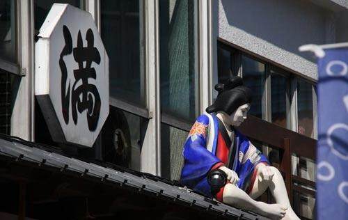 第一次來(lái)日本的國(guó)內(nèi)游客，最吃驚的莫過(guò)于日本城市街道的整潔